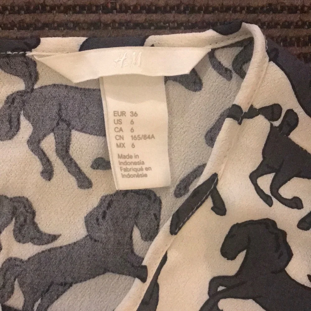 H&M Patterned Top, Size 6 - Picture 3 of 3